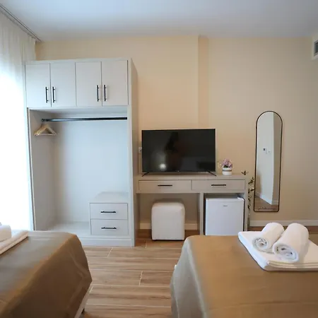 מלון Shpella Luxury 4*