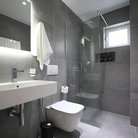 Shpella Luxury 4* Sarandë